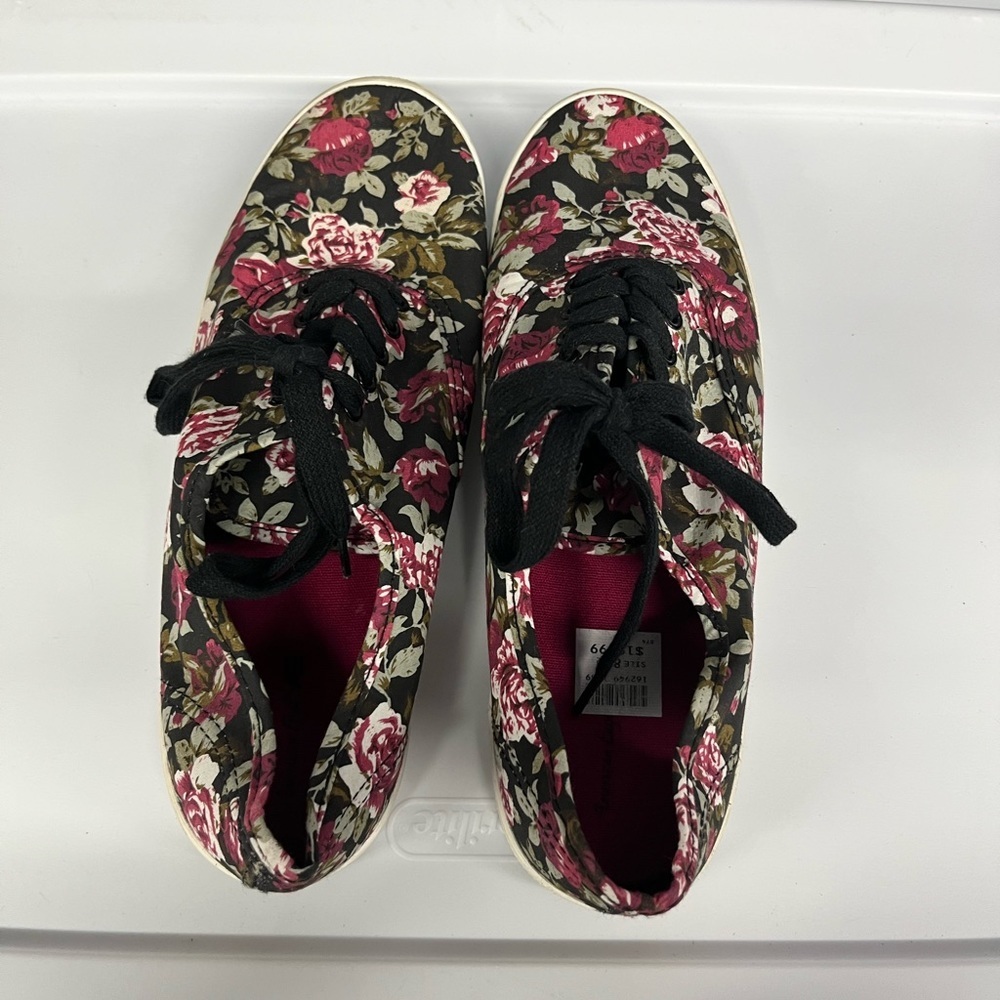 American Eagle | Burgundy Floral Sneakers | size 8.5